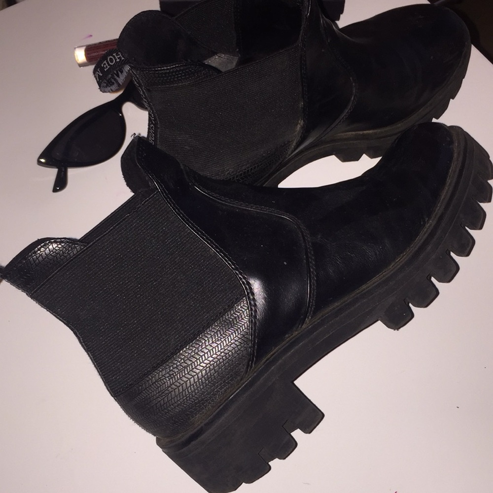 comfy black boots